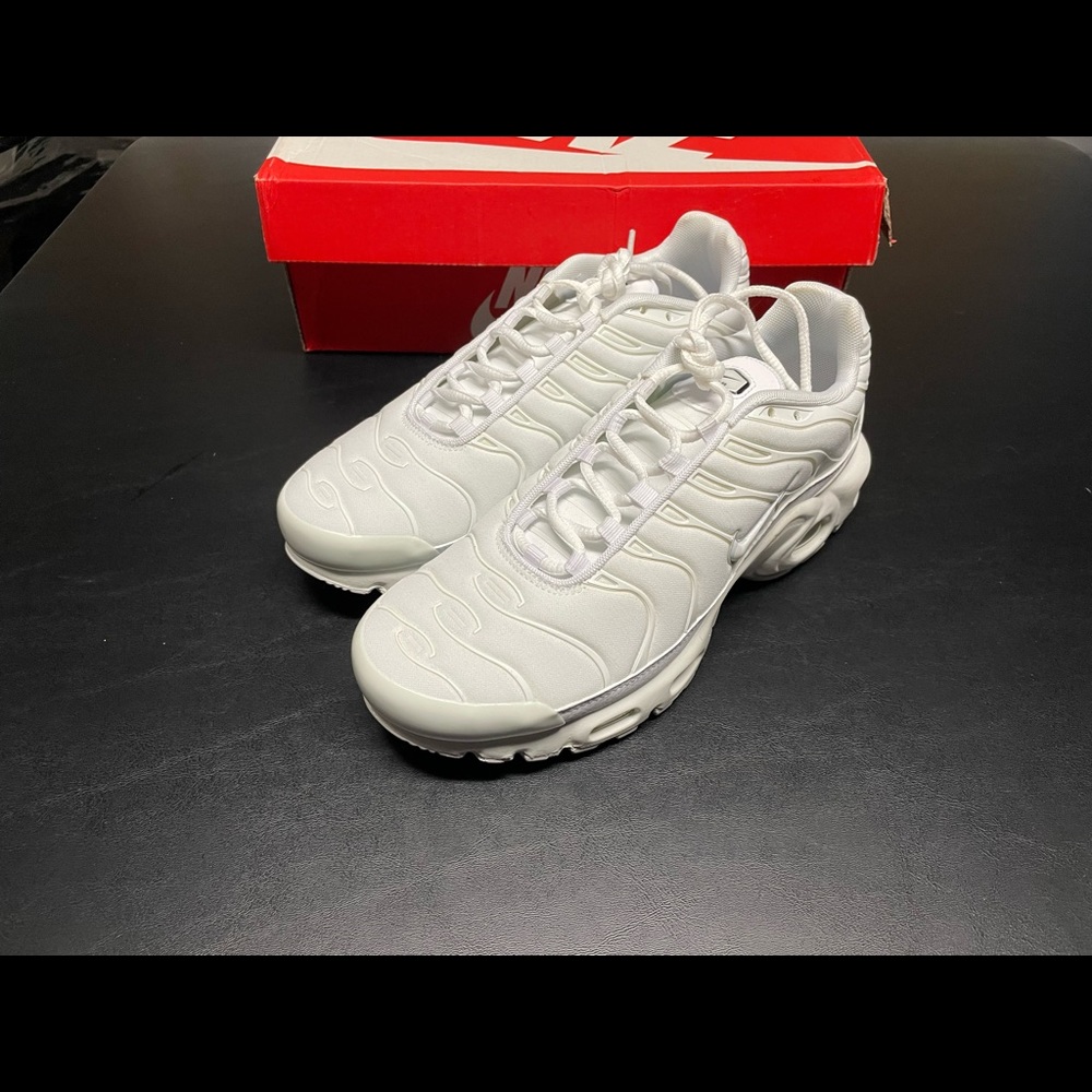 WMNS Air Max Plus “Triple White”